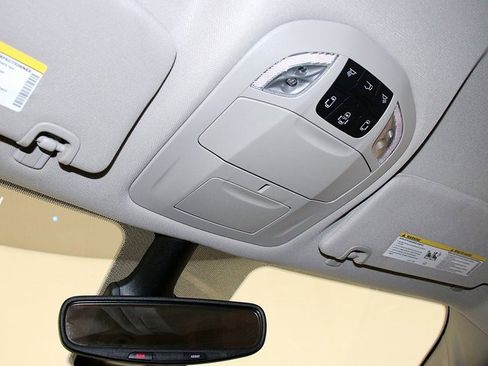 Used 2024 Chrysler Pacifica Select image 25