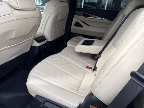 Used 2023 INFINITI QX60 Luxe w/ Vision Package FWD image 12