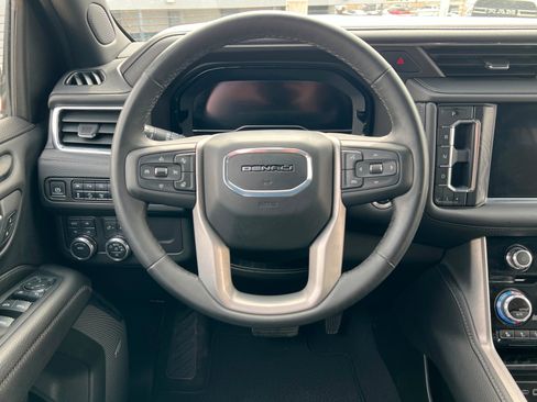 Used 2024 GMC Yukon XL Denali image 12