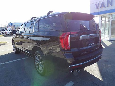 Certified 2022 GMC Yukon XL Denali w/ Denali Premium Package AWD/4WD image 3