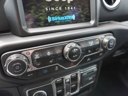 Used 2022 Jeep Wrangler Unlimited Sahara w/ Cold Weather Group AWD/4WD image 17