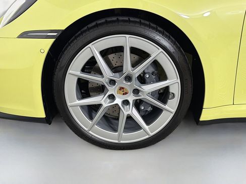 Used 2025 Porsche 911 Carrera RWD image 29