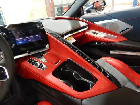 Used 2024 Chevrolet Corvette Stingray Premium Conv w/ Z51 Performance Package image 24