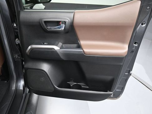 Certified 2022 Toyota Tacoma Limited AWD/4WD image 33