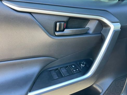 Used 2021 Toyota RAV4 LE w/ Carpet Mat Package (TMS) FWD image 11