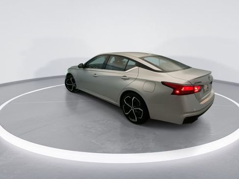 Used 2024 Nissan Altima 2.5 SR image 2