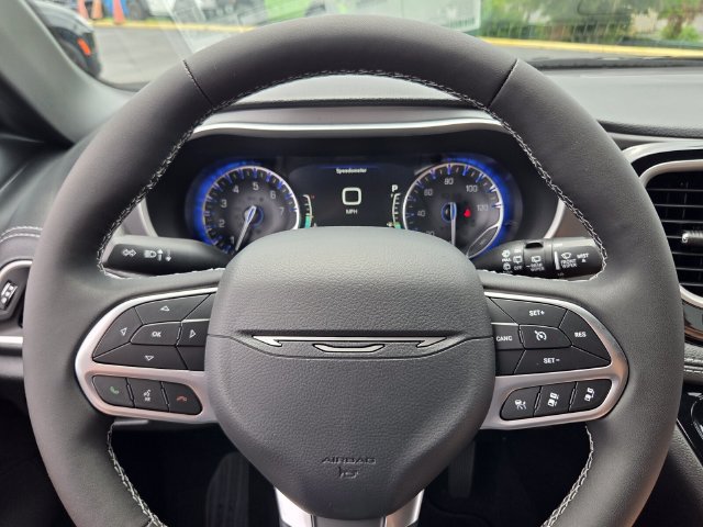 New 2027 Chrysler Pacifica Select FWD image 28