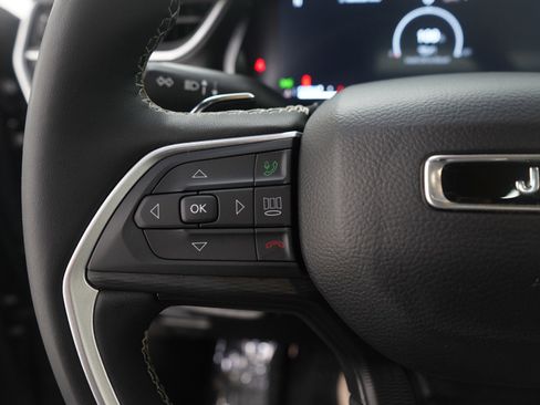 Used 2024 Jeep Grand Cherokee Altitude image 26