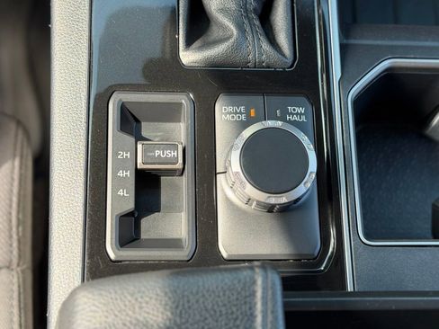 Used 2022 Toyota Tundra SR5 w/ SR5 Convenience Package AWD/4WD image 21