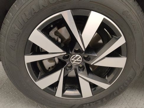 Used 2021 Volkswagen Atlas Cross Sport SE image 31