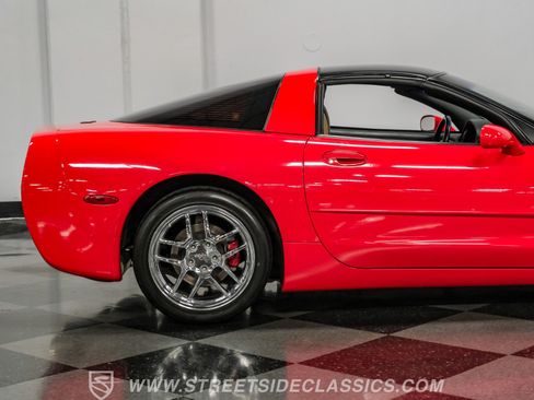 Used 1998 Chevrolet Corvette Coupe w/ Roof Pkg RWD image 29