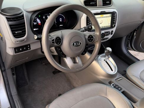 Used 2018 Kia Soul EV + FWD image 9