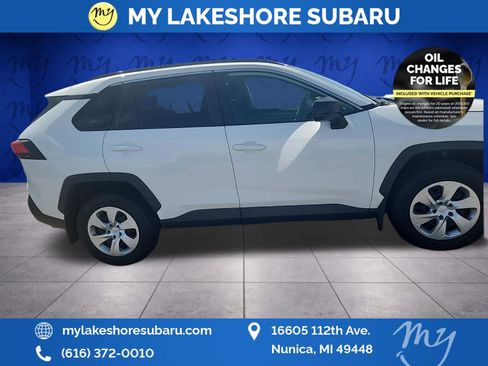 Used 2019 Toyota RAV4 LE w/ Carpet Mat Package image 4