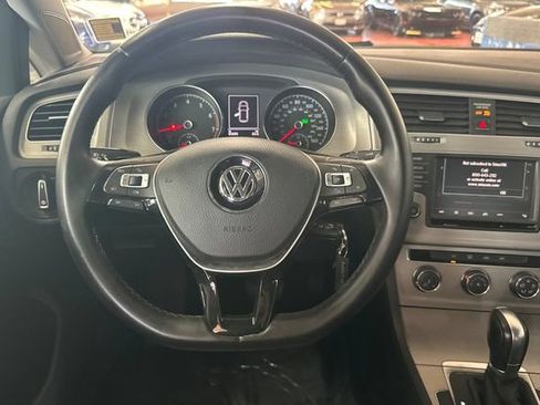 Used 2016 Volkswagen Golf S image 17