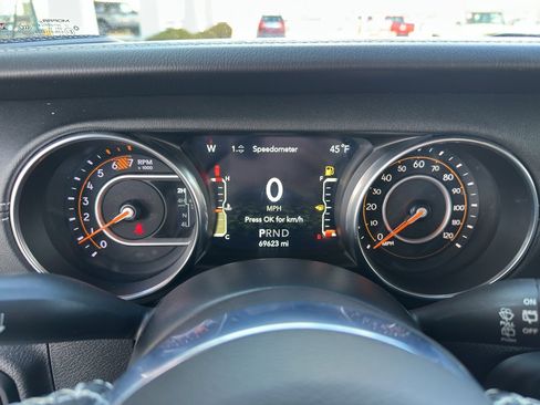 Used 2020 Jeep Wrangler Unlimited Sahara w/ Advanced Safety Group image 17