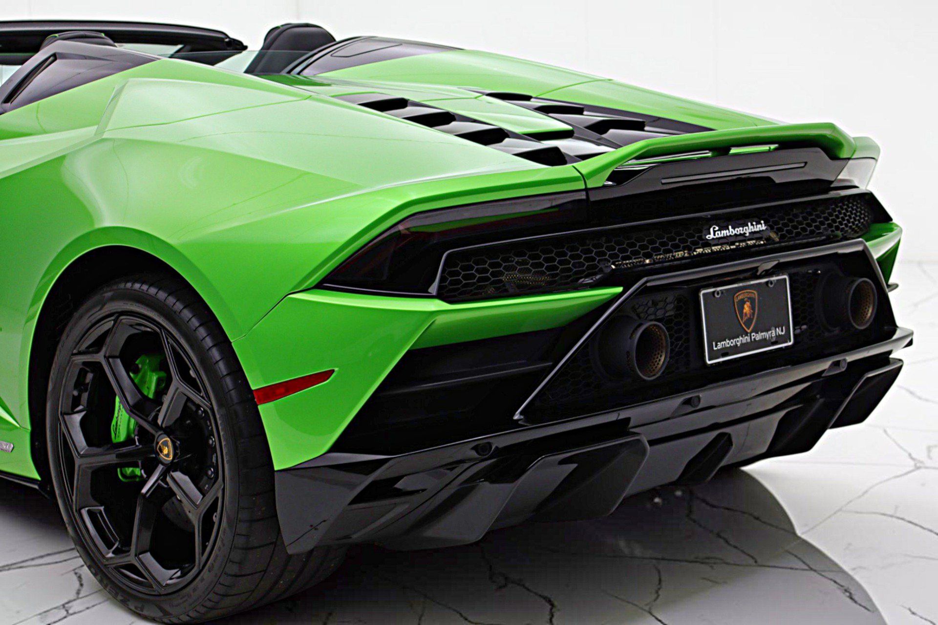 Used 2023 Lamborghini Huracan EVO RWD image 9