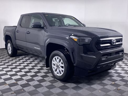 Used 2025 Toyota Tacoma SR5 w/ SR5 Upgrade Package AWD/4WD image 24
