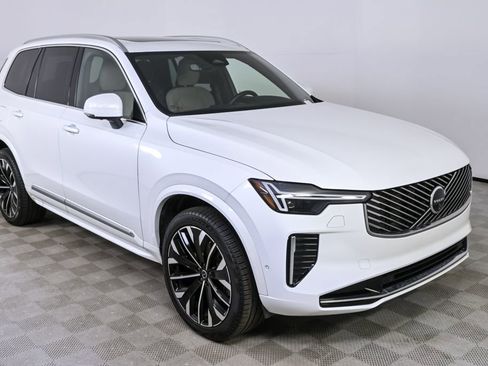 Certified 2025 Volvo XC90 B6 Plus AWD/4WD image 29