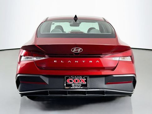 Used 2024 Hyundai Elantra SEL FWD image 6