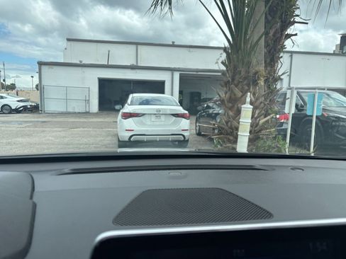 Used 2025 Nissan Altima 2.5 SV FWD image 18