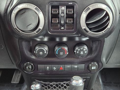 Used 2015 Jeep Wrangler Unlimited Sport w/ Quick Order Package 24S AWD/4WD image 22