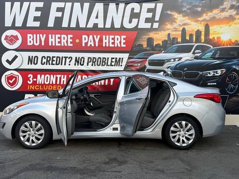 Used 2012 Hyundai Elantra GLS FWD image 10