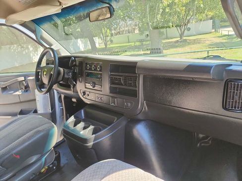 Used 2018 Chevrolet Express 2500 w/ Driver Convenience Package image 30