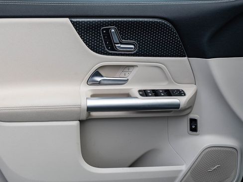 Certified 2025 Mercedes-Benz GLA 250 image 21