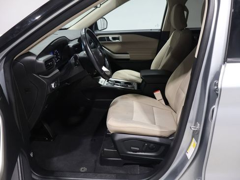 Used 2022 Ford Explorer XLT image 9