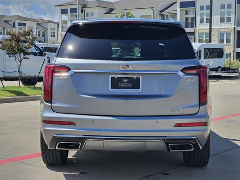 Certified 2025 Cadillac XT6 Premium Luxury FWD image 8