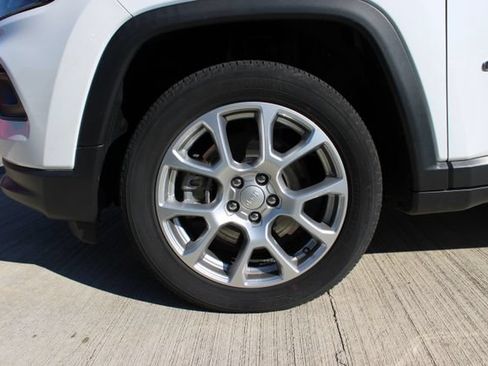 Used 2023 Jeep Compass Latitude AWD/4WD image 22