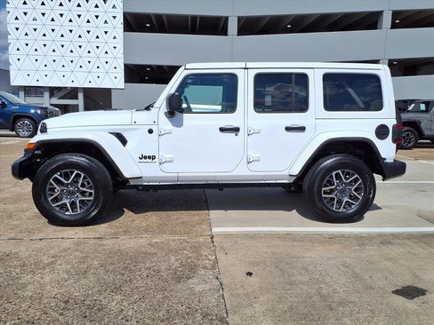 Certified 2025 Jeep Wrangler Sahara image 21