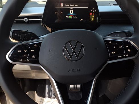 New 2025 Volkswagen ID. Buzz Pro S RWD image 9