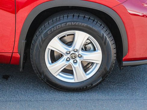 Certified 2025 Toyota Highlander LE FWD image 30