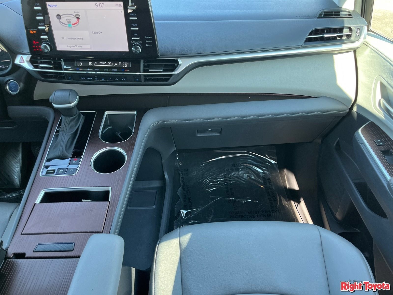 Certified 2024 Toyota Sienna XLE FWD image 19