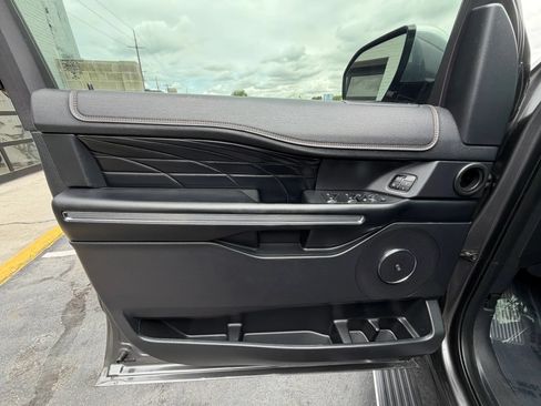 Used 2018 Ford Expedition Platinum AWD/4WD image 11
