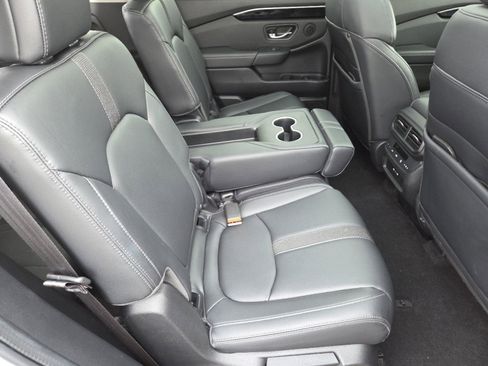 Used 2024 Honda Pilot Touring image 22