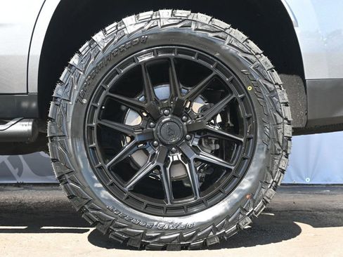 Used 2021 Chevrolet Tahoe Z71 w/ Z71 Signature Package image 9