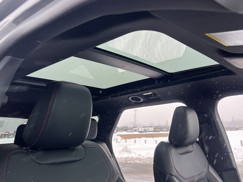 Used 2025 Ford Explorer ST-Line w/ Premium Package image 31