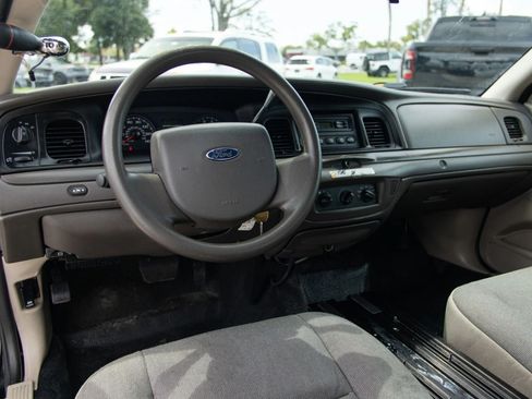 Used 2011 Ford Crown Victoria Police Interceptor RWD image 16