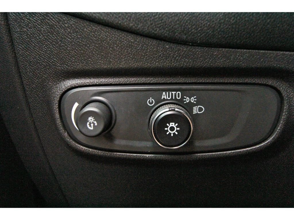 Used 2023 Chevrolet Equinox RS w/ RS Leather Package FWD image 19