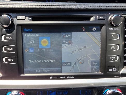 Used 2018 Toyota Highlander XLE FWD image 21