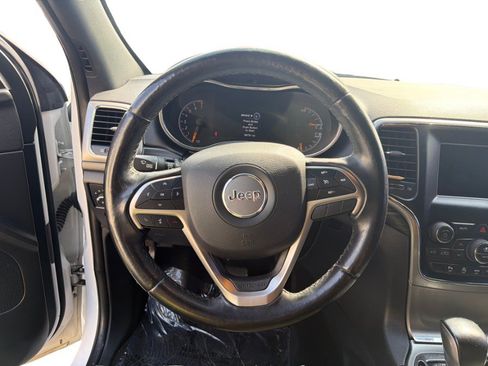 Used 2020 Jeep Grand Cherokee Laredo RWD image 17