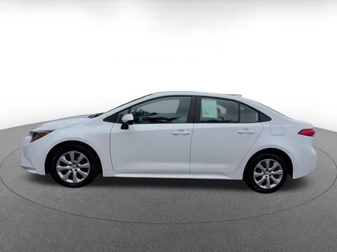 Used 2025 Toyota Corolla LE FWD image 7