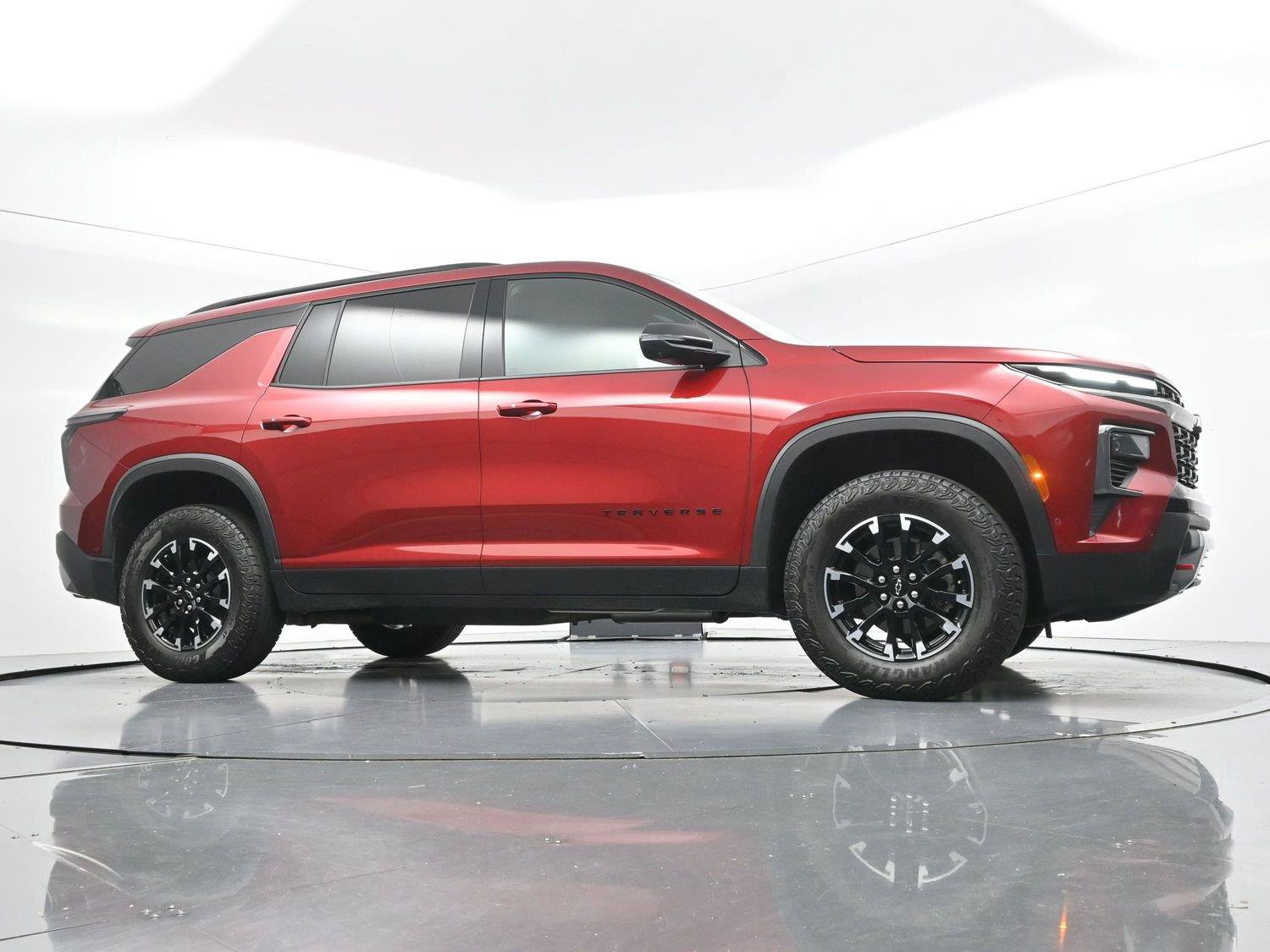 Used 2024 Chevrolet Traverse Z71 w/ Enhanced Driving Package AWD/4WD image 42