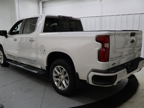 Used 2022 Chevrolet Silverado 1500 High Country w/ Technology Package image 6