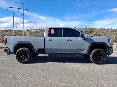 Used 2025 GMC Sierra 2500 AT4 image 3