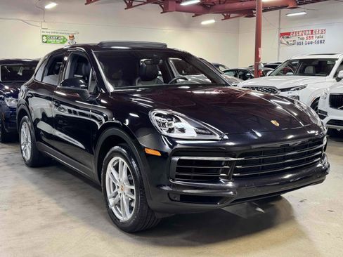 Used 2019 Porsche Cayenne w/ Premium Package AWD/4WD image 18
