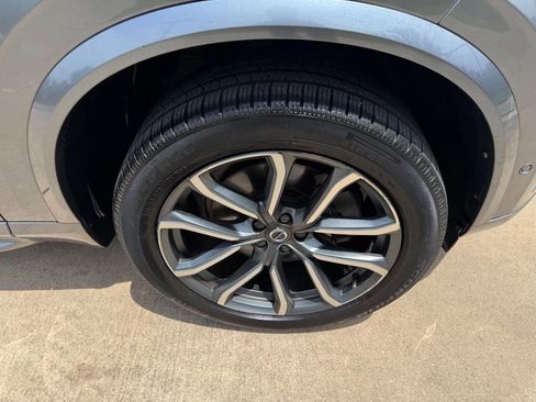 Used 2017 Volvo XC90 T6 Momentum w/ Vision Package AWD/4WD image 16