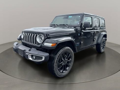 Used 2025 Jeep Wrangler Unlimited Sahara w/ Safety Group AWD/4WD image 3